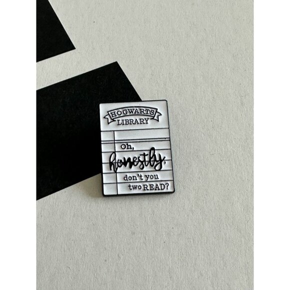 HOGWARTS Hermione Harry Potter Enamel Lapel Pin NEW - Picture 1 of 3